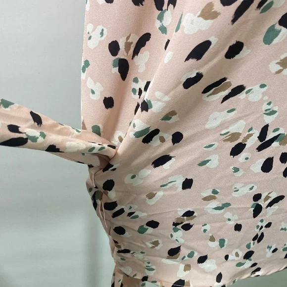 GeeGee Top/Blouse Women Size M Light Pink Comfort Relax Fit Tie Front V Neck - Picture 4 of 9